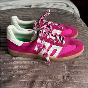 Back 70 Ghost Sneakers